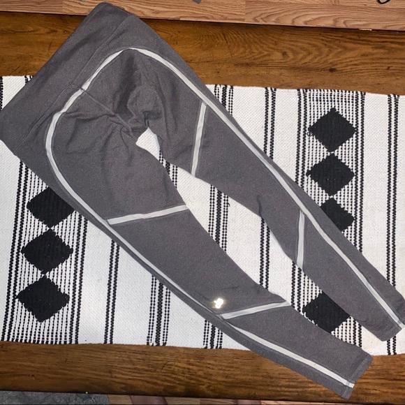 Alo Yoga Coast Legging - Picture 2 of 3